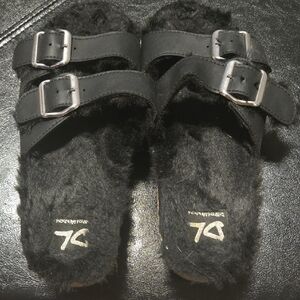DLC Wholesale Black Furry Sandals